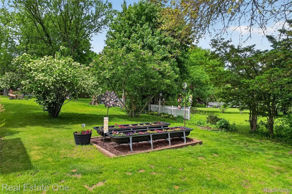 2802 Costa Mesa Road Waterford Charter Township MI 48329