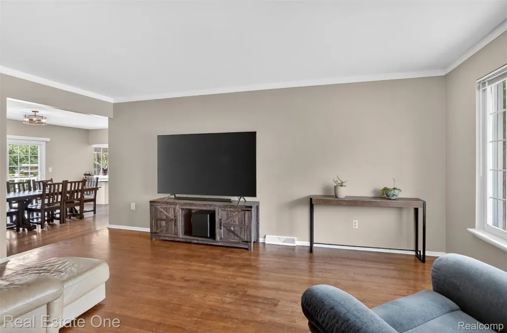2802 Costa Mesa Road Waterford Charter Township MI 48329