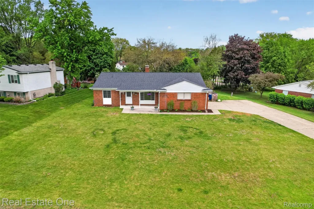 2802 Costa Mesa Road Waterford Charter Township MI 48329