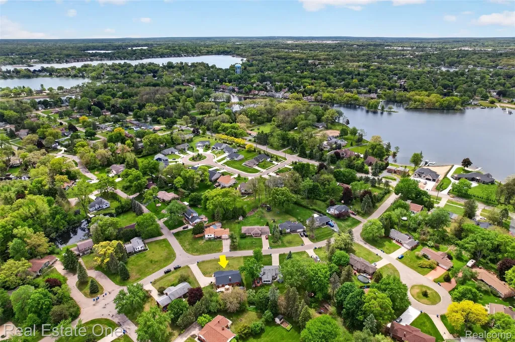 2802 Costa Mesa Road Waterford Charter Township MI 48329