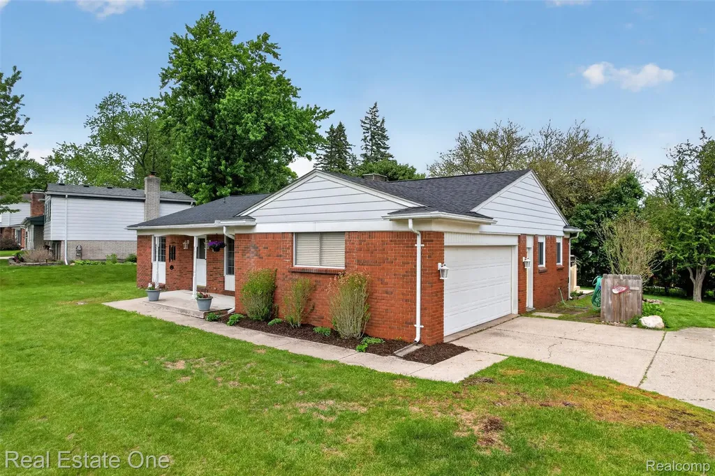 2802 Costa Mesa Road Waterford Charter Township MI 48329
