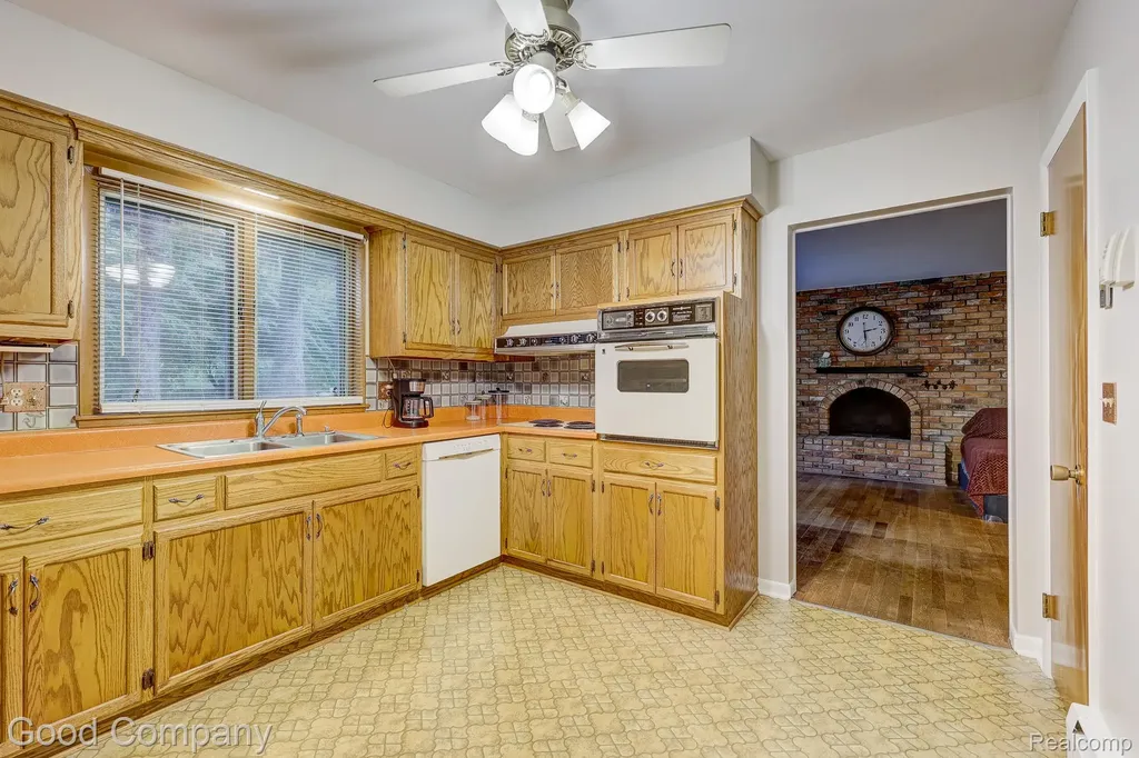 1371 Winchcombe Drive Bloomfield Hills City MI 48304