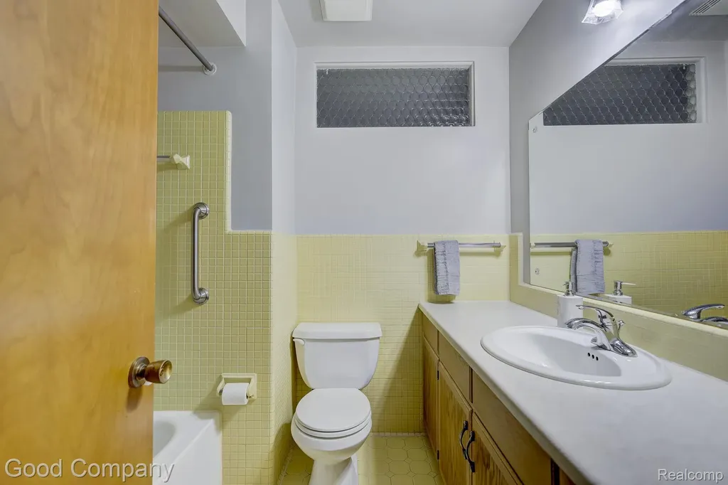 1371 Winchcombe Drive Bloomfield Hills City MI 48304
