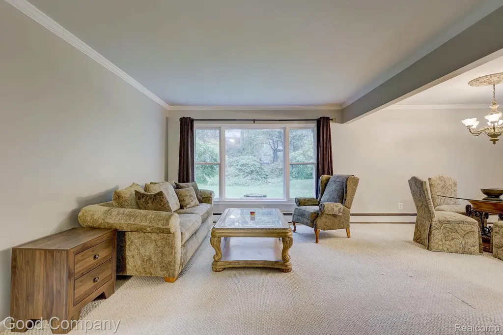 1371 Winchcombe Drive Bloomfield Hills City MI 48304