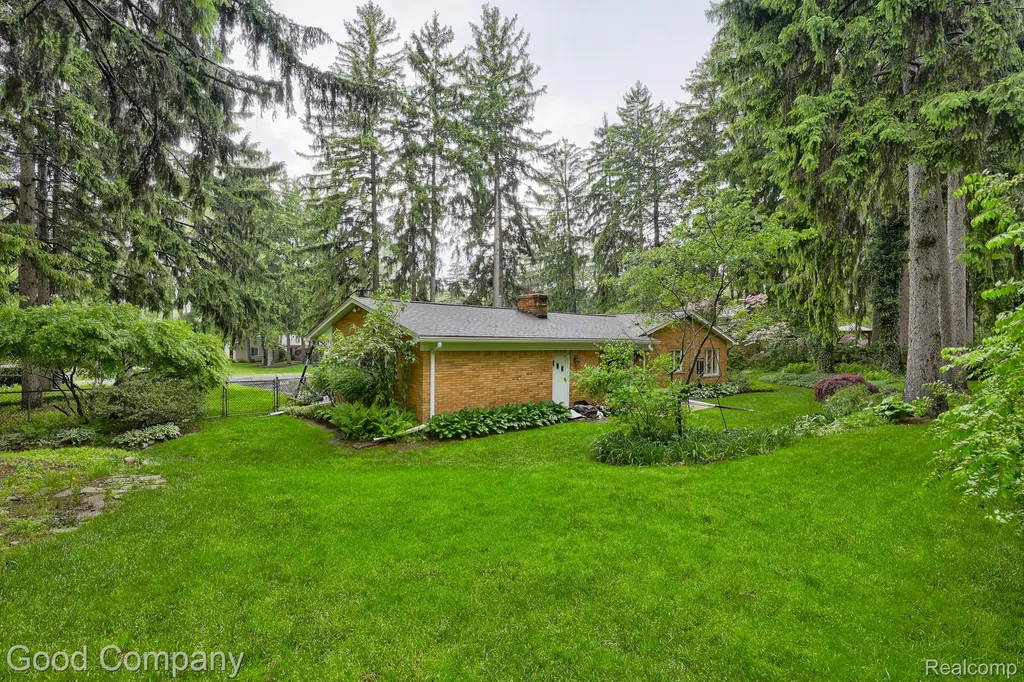 1371 Winchcombe Drive Bloomfield Hills City MI 48304