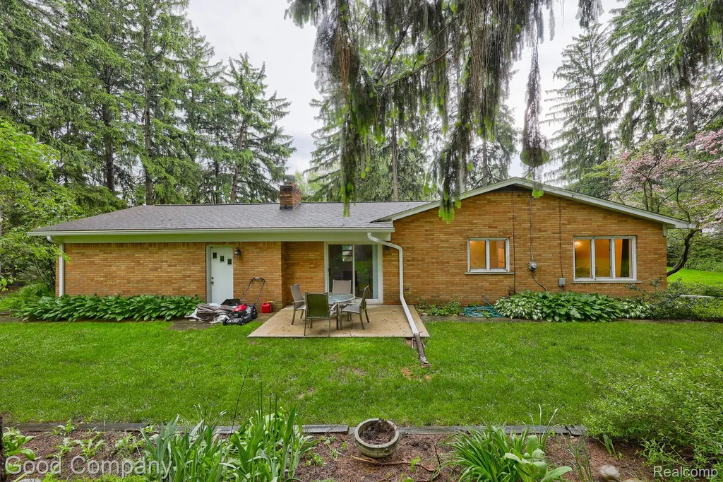 1371 Winchcombe Drive Bloomfield Hills City MI 48304