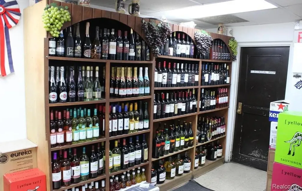 3355 Dix Highway Lincoln Park City MI 48146