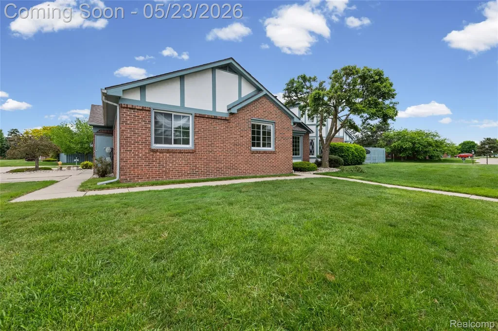 45511 Dover Drive Macomb Township MI 48044