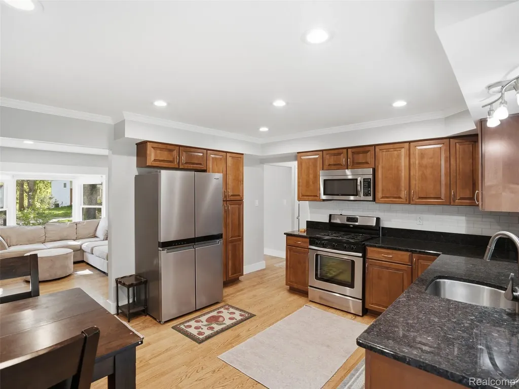 3867 Percy King Road Waterford Charter Township MI 48329