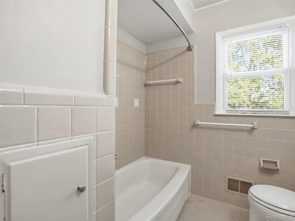 3867 Percy King Road Waterford Charter Township MI 48329