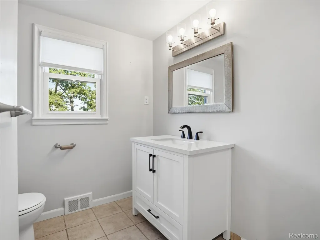 3867 Percy King Road Waterford Charter Township MI 48329