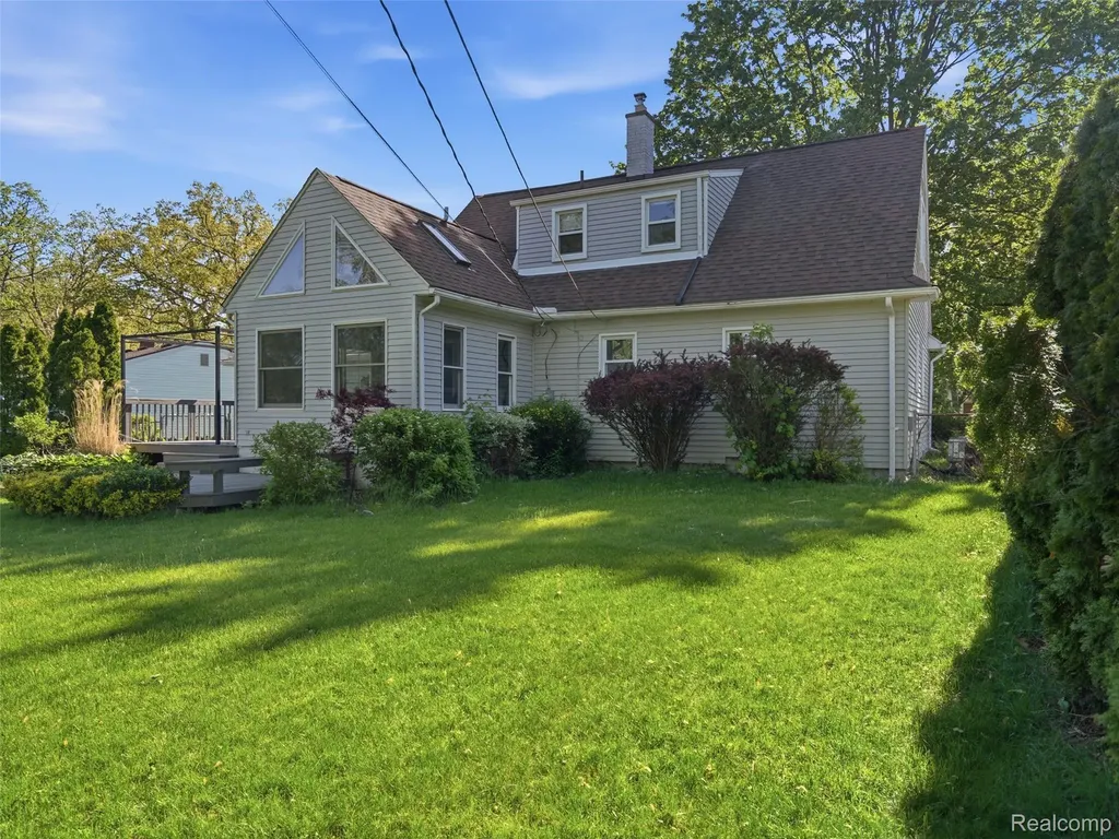 3867 Percy King Road Waterford Charter Township MI 48329