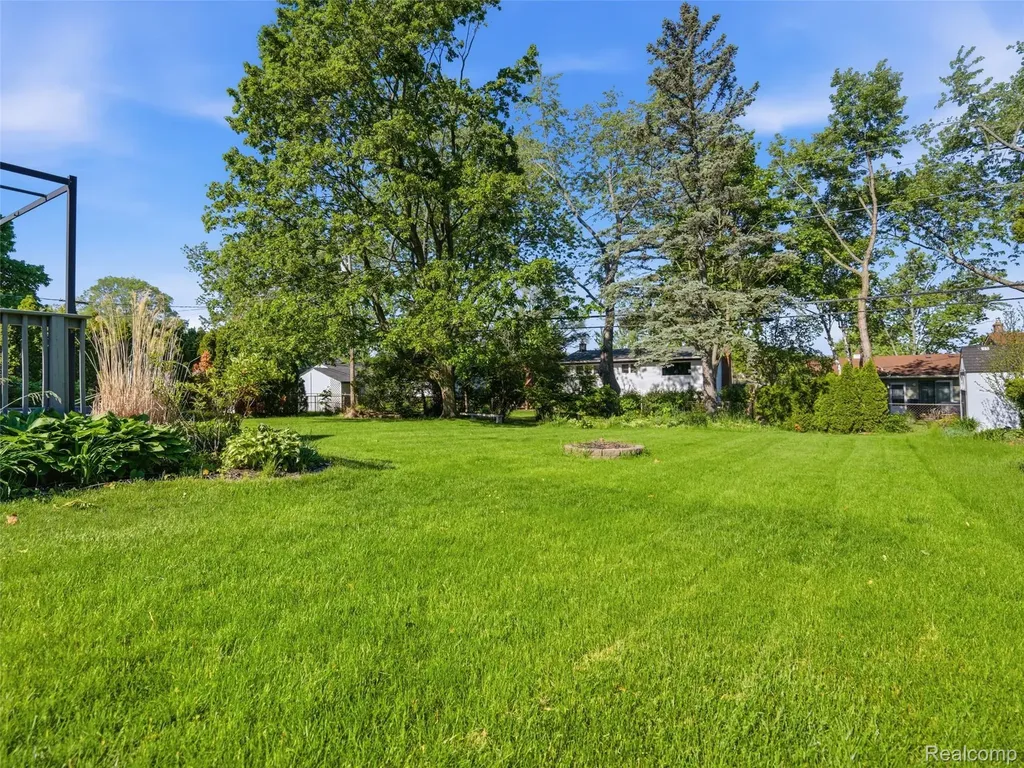 3867 Percy King Road Waterford Charter Township MI 48329