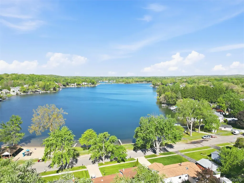3867 Percy King Road Waterford Charter Township MI 48329