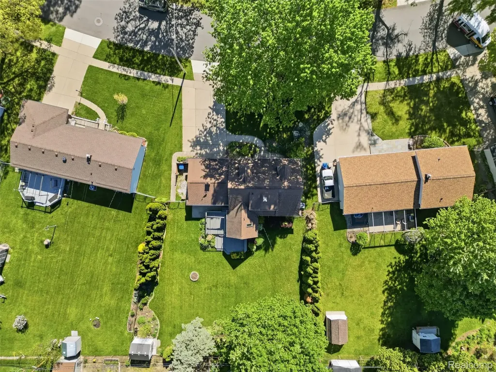 3867 Percy King Road Waterford Charter Township MI 48329