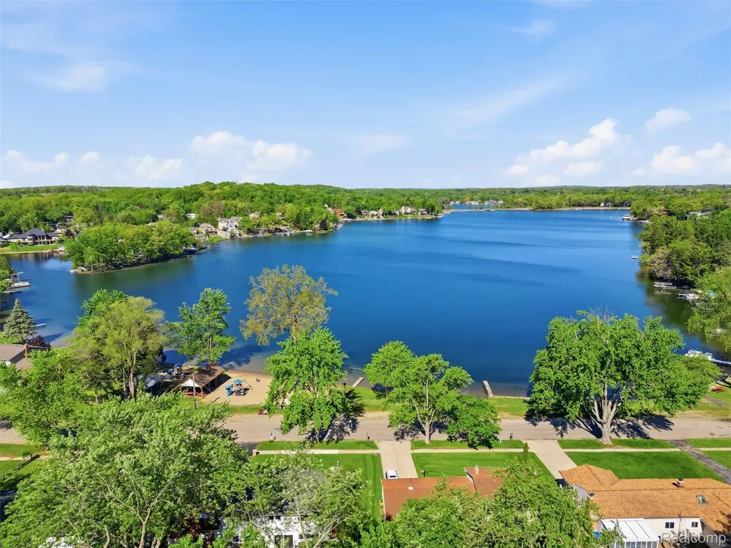 3867 Percy King Road Waterford Charter Township MI 48329