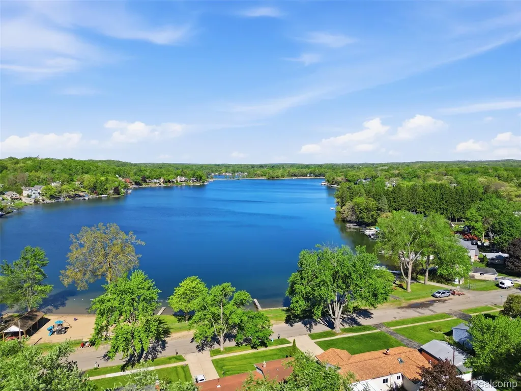 3867 Percy King Road Waterford Charter Township MI 48329