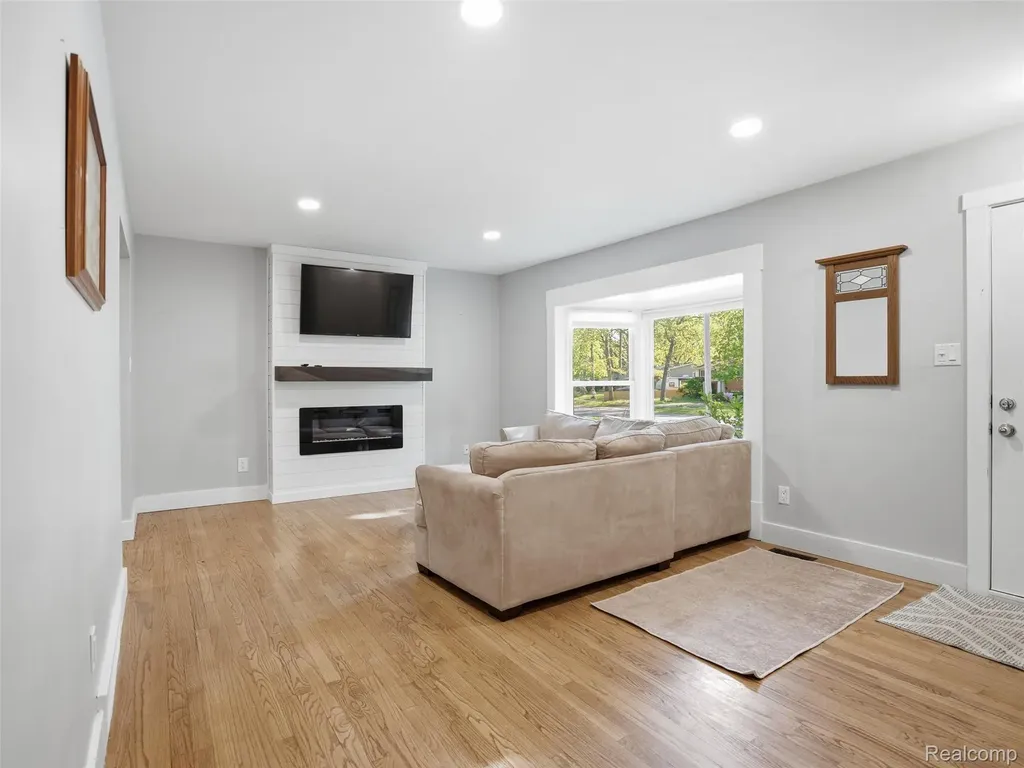 3867 Percy King Road Waterford Charter Township MI 48329
