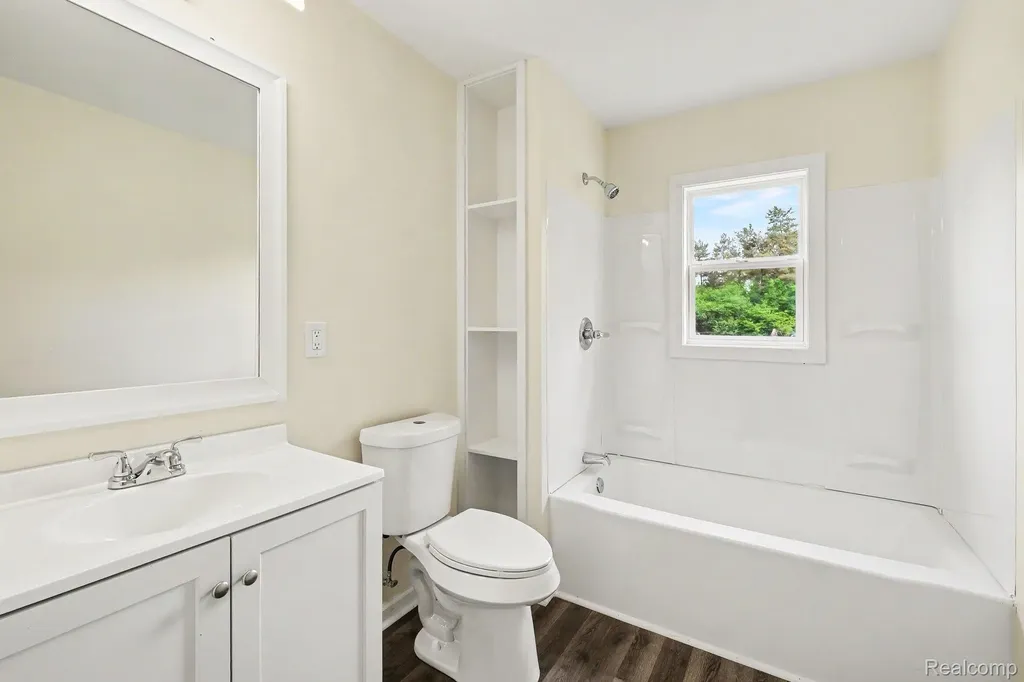 1093 W Maple Avenue Mundy Township MI 48507