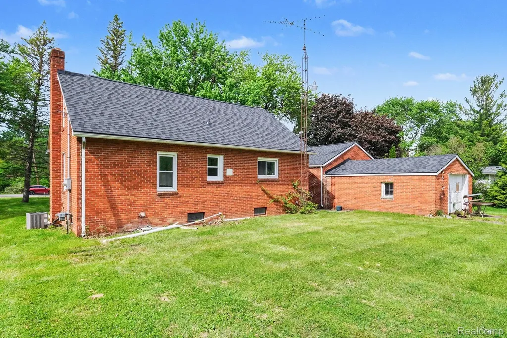 1093 W Maple Avenue Mundy Township MI 48507