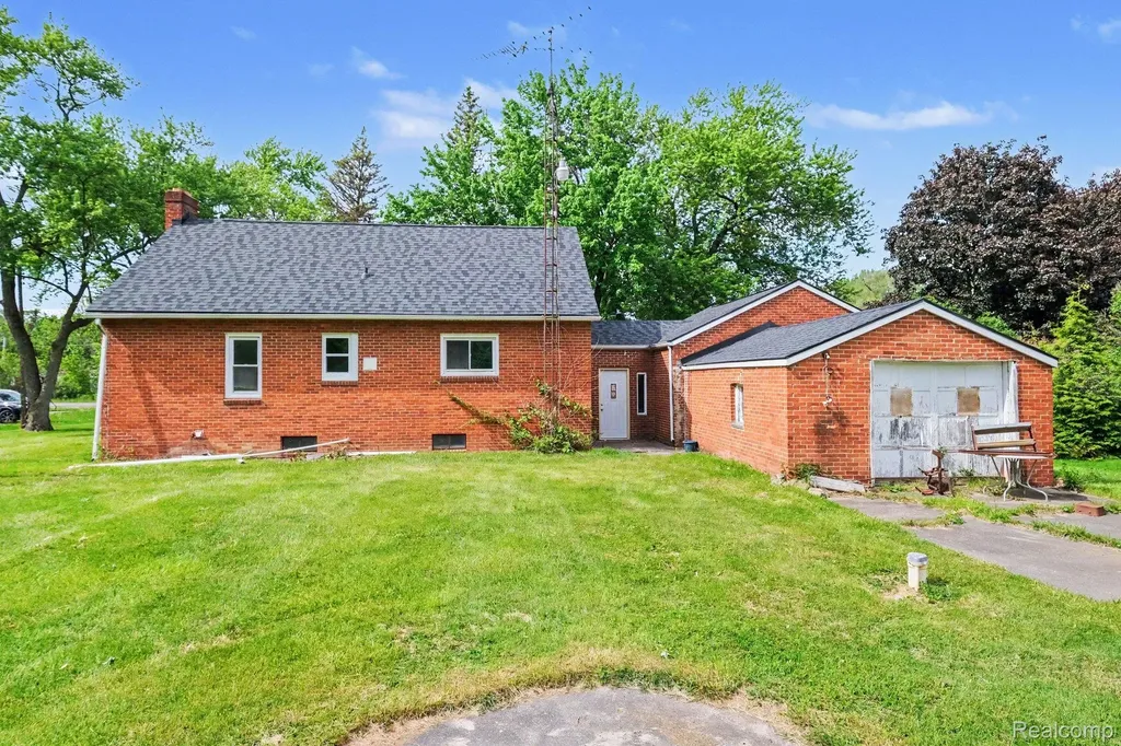 1093 W Maple Avenue Mundy Township MI 48507