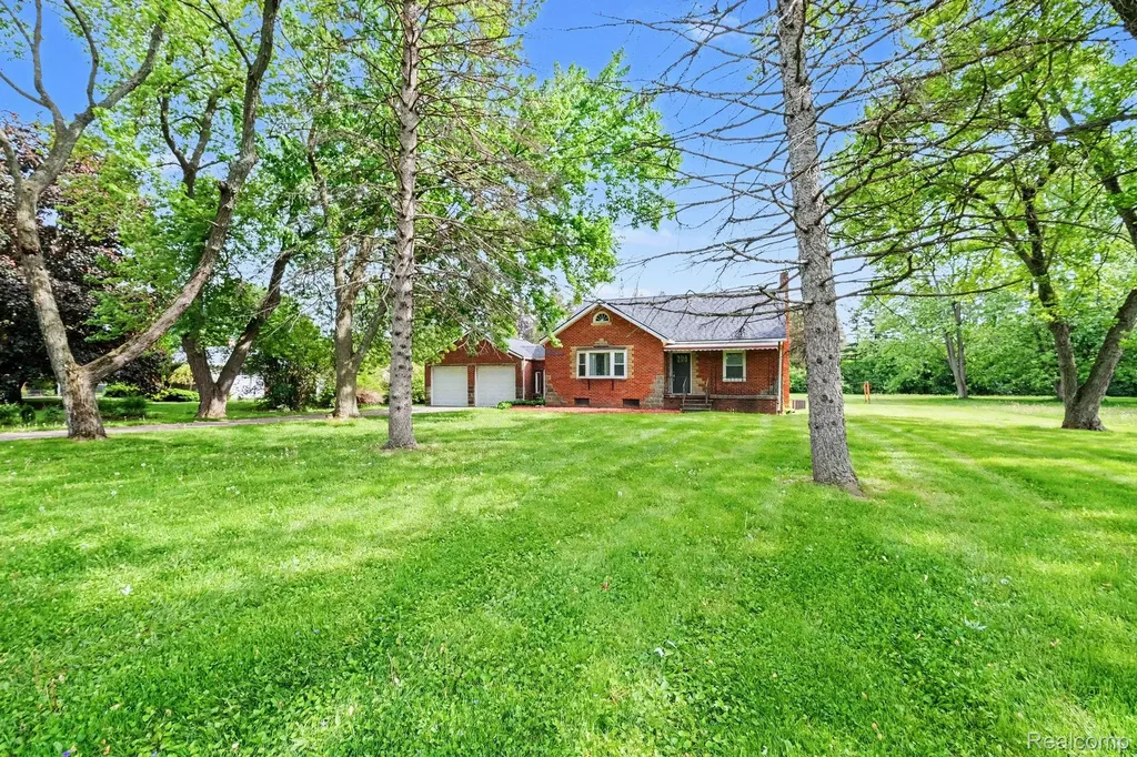 1093 W Maple Avenue Mundy Township MI 48507