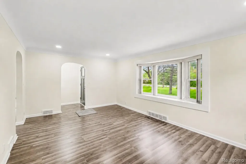 1093 W Maple Avenue Mundy Township MI 48507
