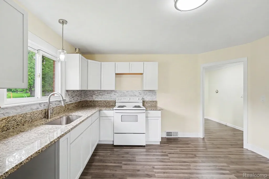 1093 W Maple Avenue Mundy Township MI 48507