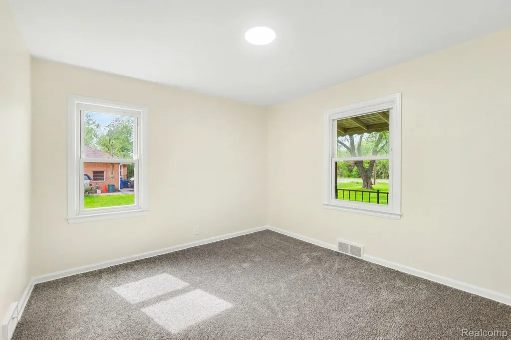 1093 W Maple Avenue Mundy Township MI 48507