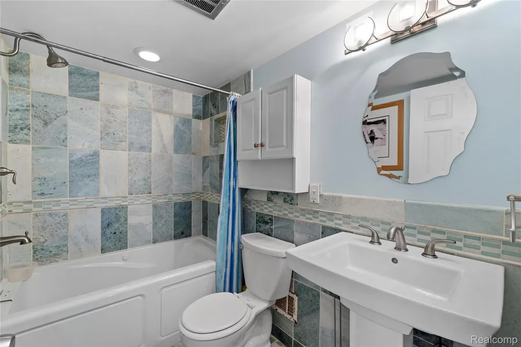 23228 Gilbar Street Novi City MI 48375