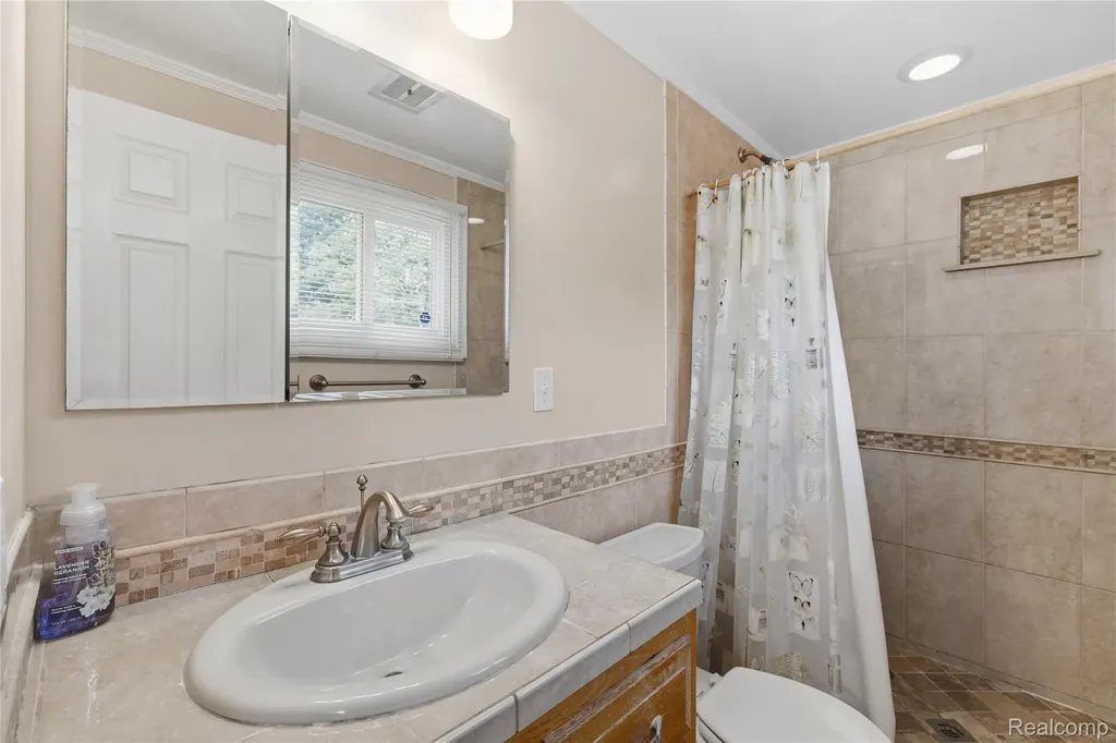 23228 Gilbar Street Novi City MI 48375