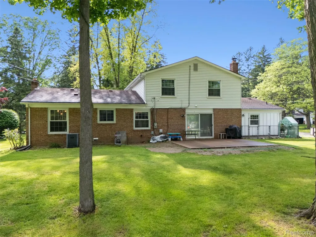 23228 Gilbar Street Novi City MI 48375