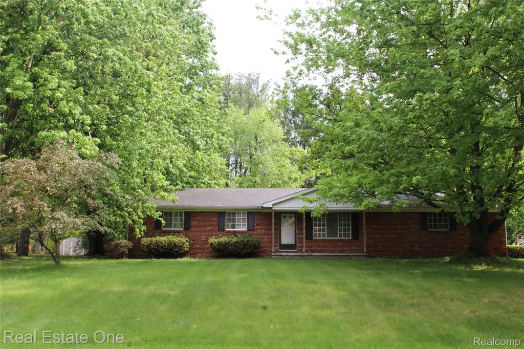 1425 N Alstott Drive Marion Township MI 48843
