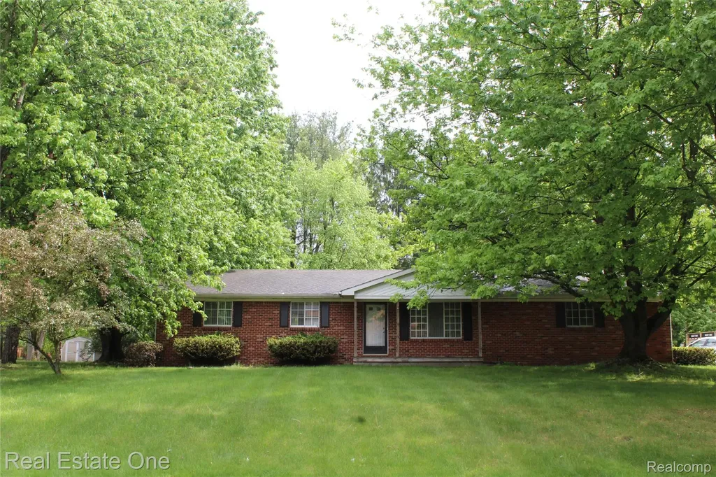 1425 N Alstott Drive Marion Township MI 48843