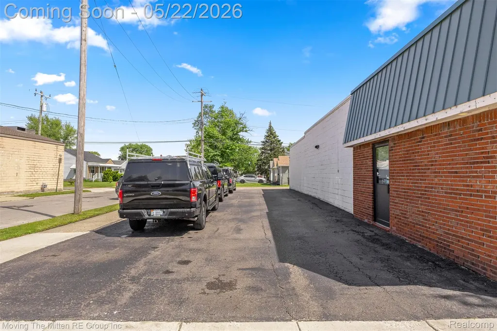 18906 Dix Road Melvindale City MI 48122