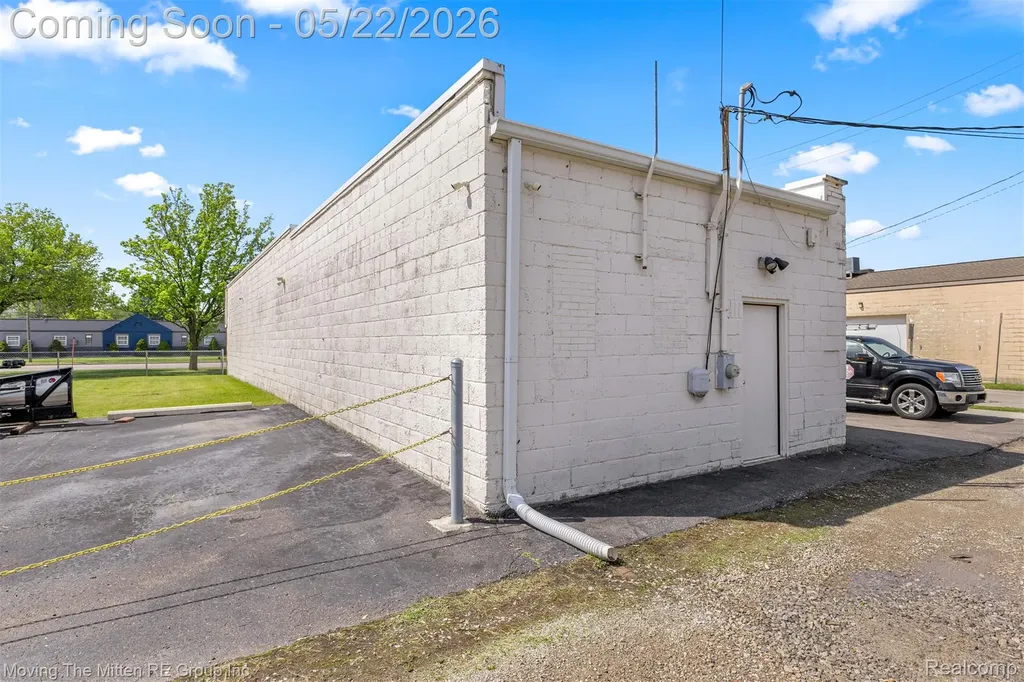 18906 Dix Road Melvindale City MI 48122