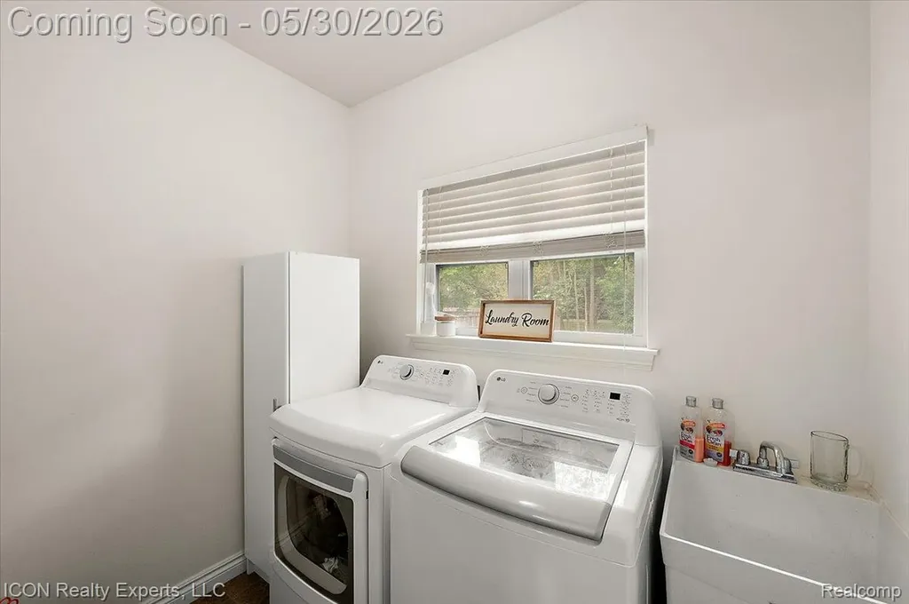 487 N Washington Avenue Clawson City MI 48017