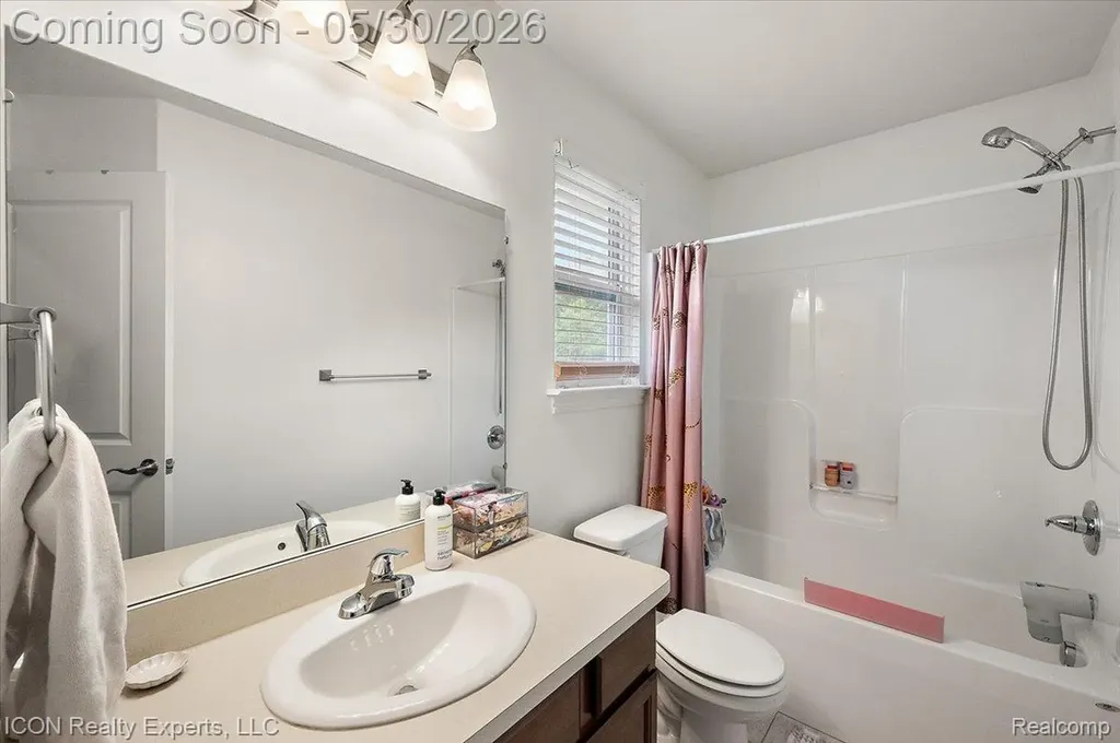 487 N Washington Avenue Clawson City MI 48017