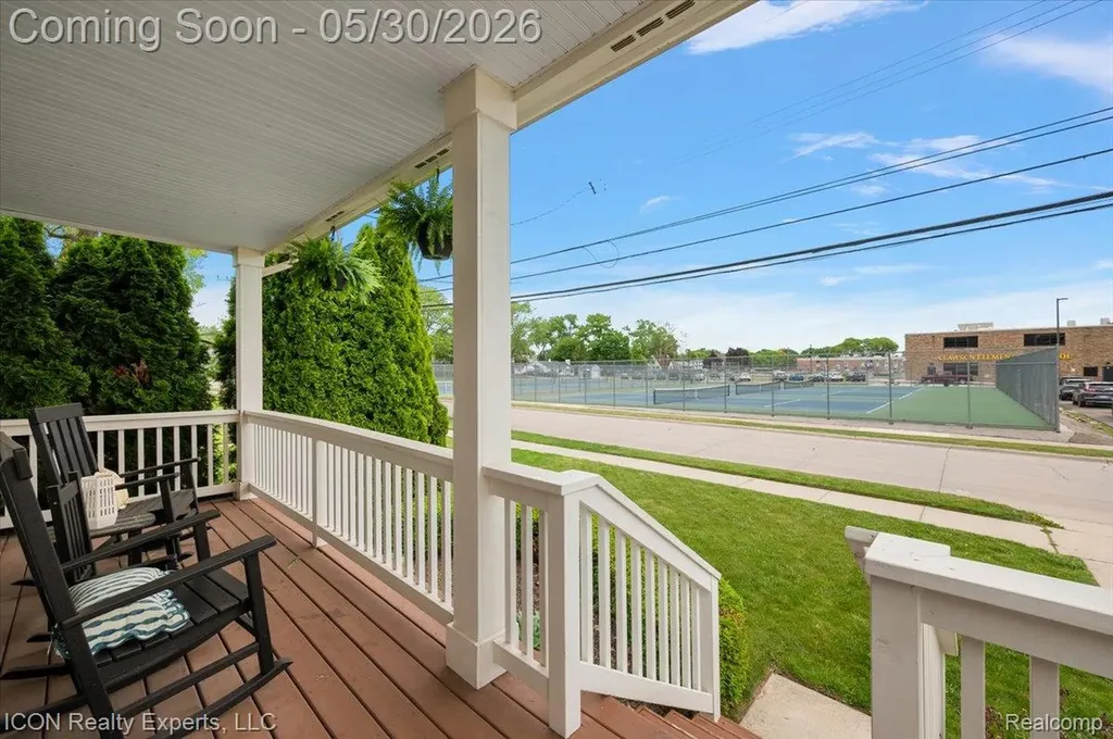 487 N Washington Avenue Clawson City MI 48017