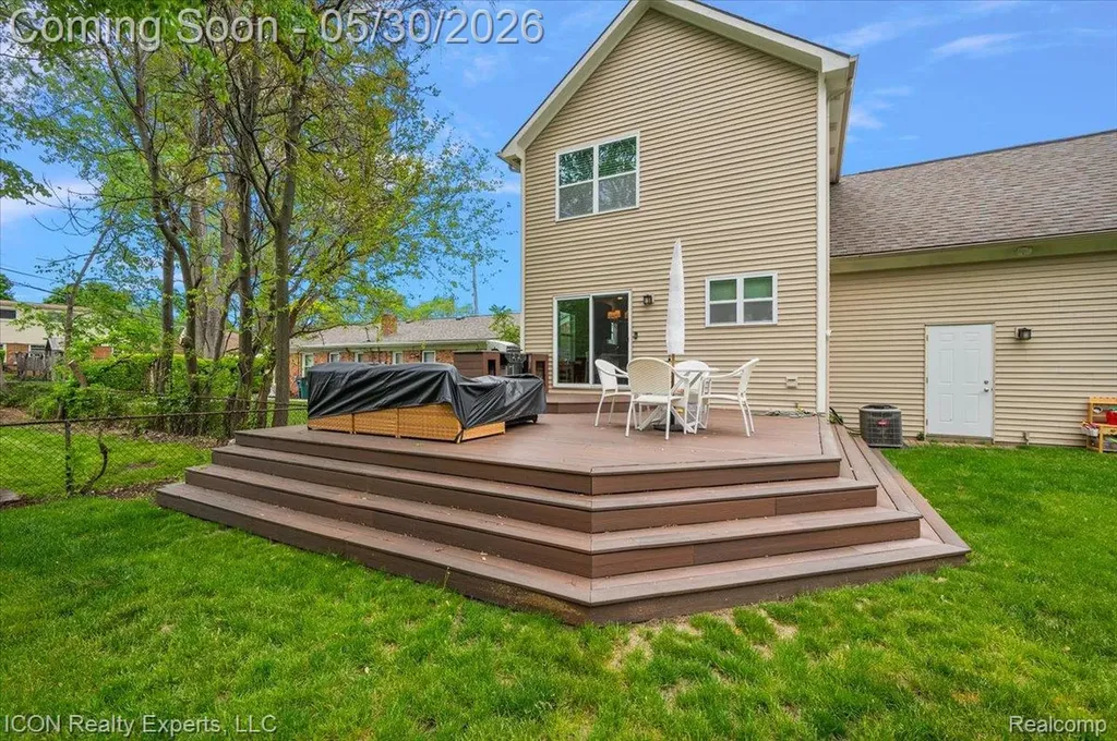 487 N Washington Avenue Clawson City MI 48017