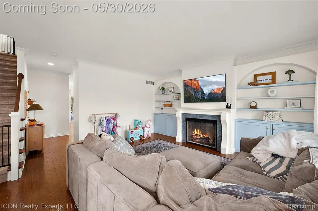487 N Washington Avenue Clawson City MI 48017