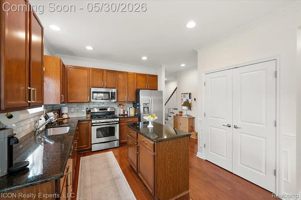 487 N Washington Avenue Clawson City MI 48017