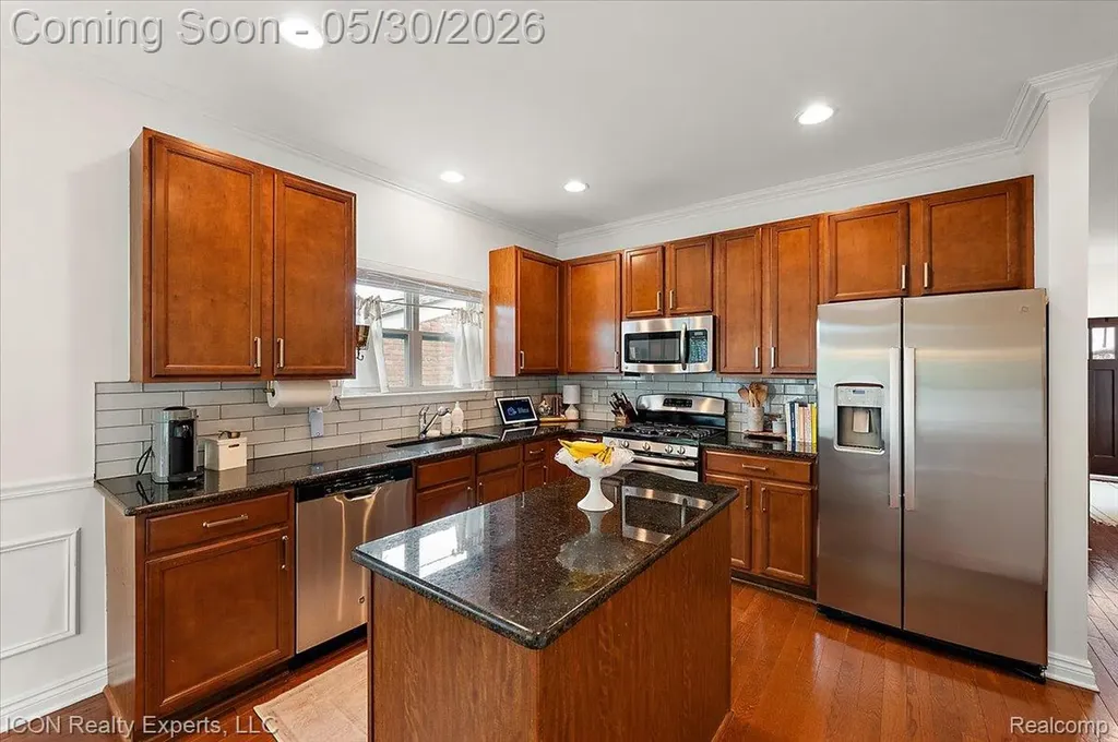 487 N Washington Avenue Clawson City MI 48017
