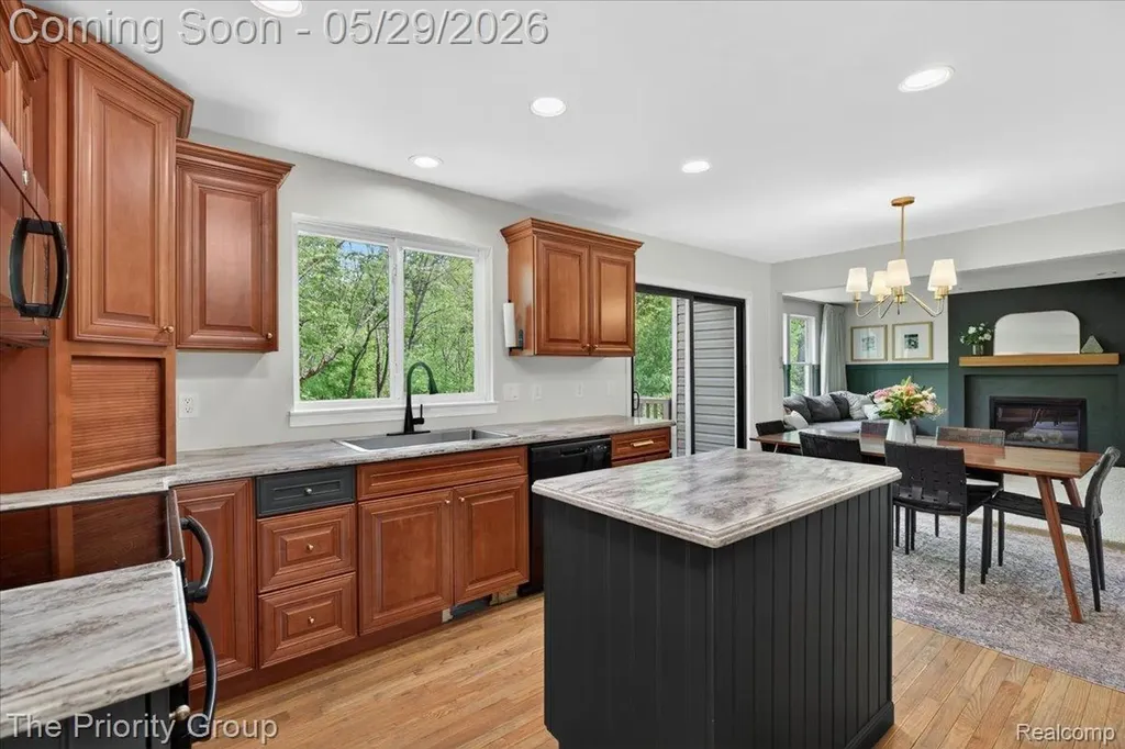 517 Deer Valley Road Holly Village MI 48442