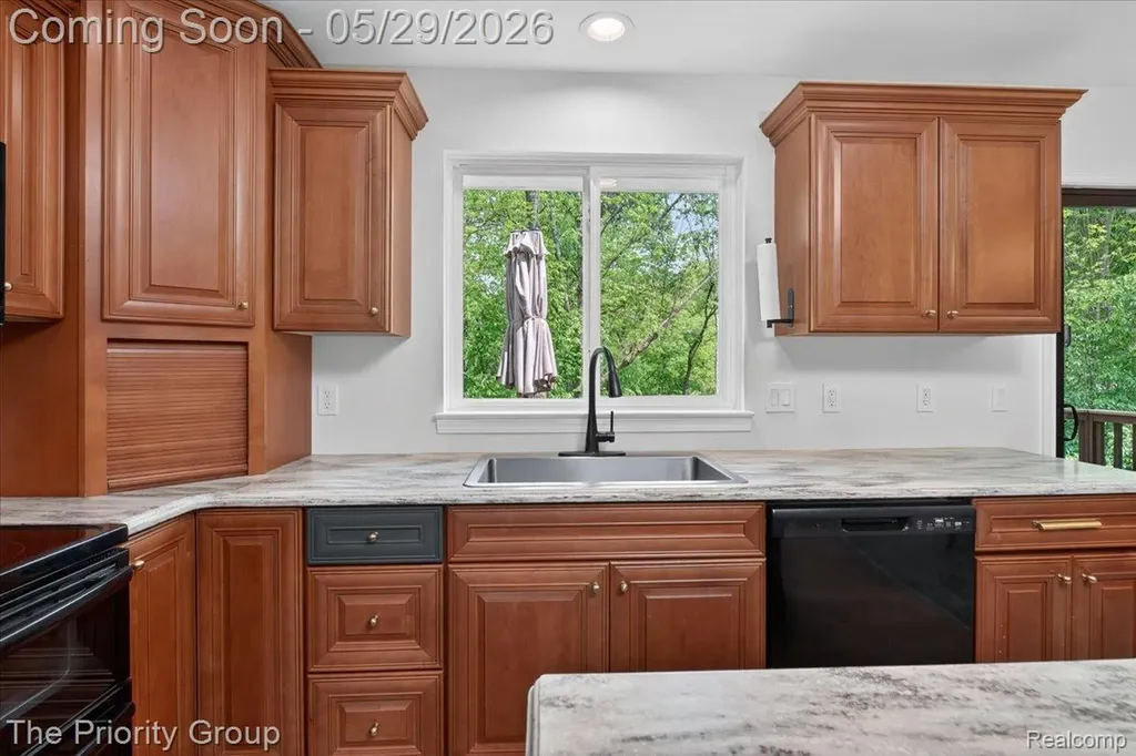 517 Deer Valley Road Holly Village MI 48442