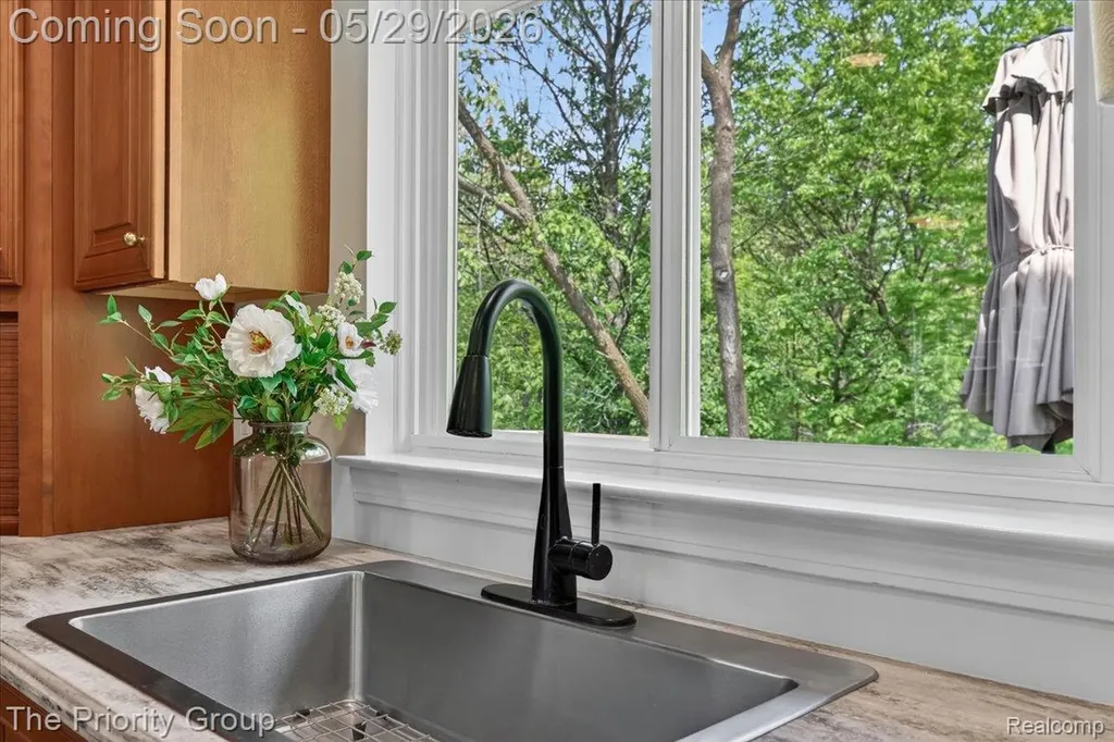 517 Deer Valley Road Holly Village MI 48442