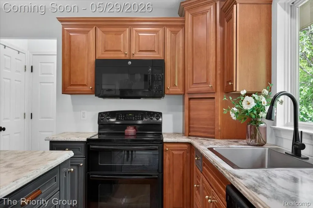 517 Deer Valley Road Holly Village MI 48442
