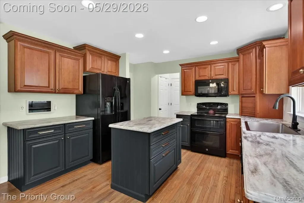 517 Deer Valley Road Holly Village MI 48442