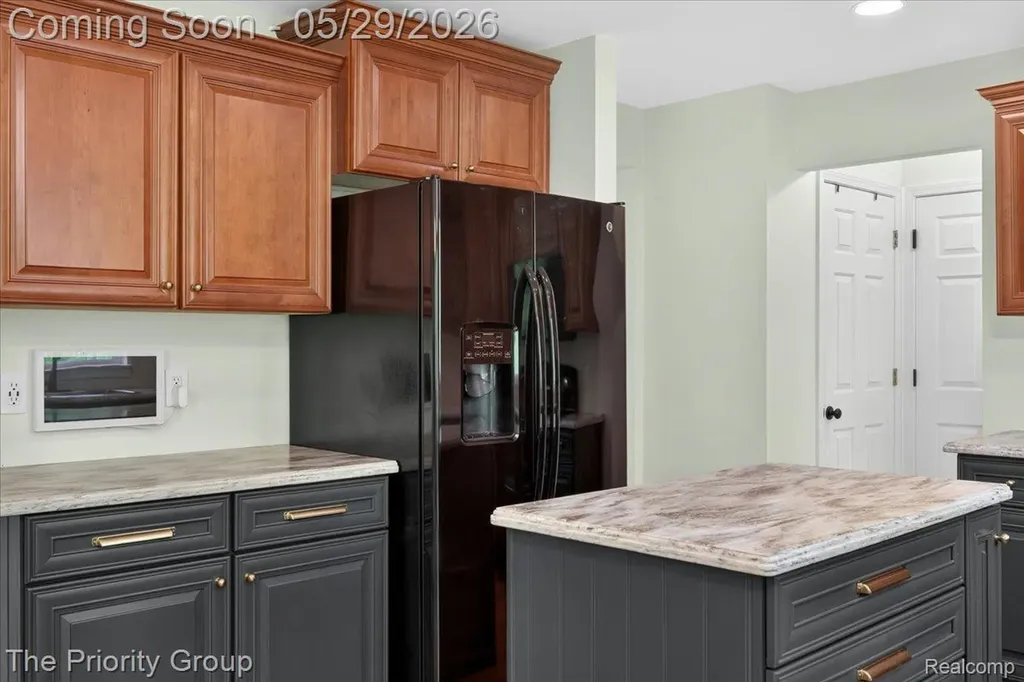 517 Deer Valley Road Holly Village MI 48442