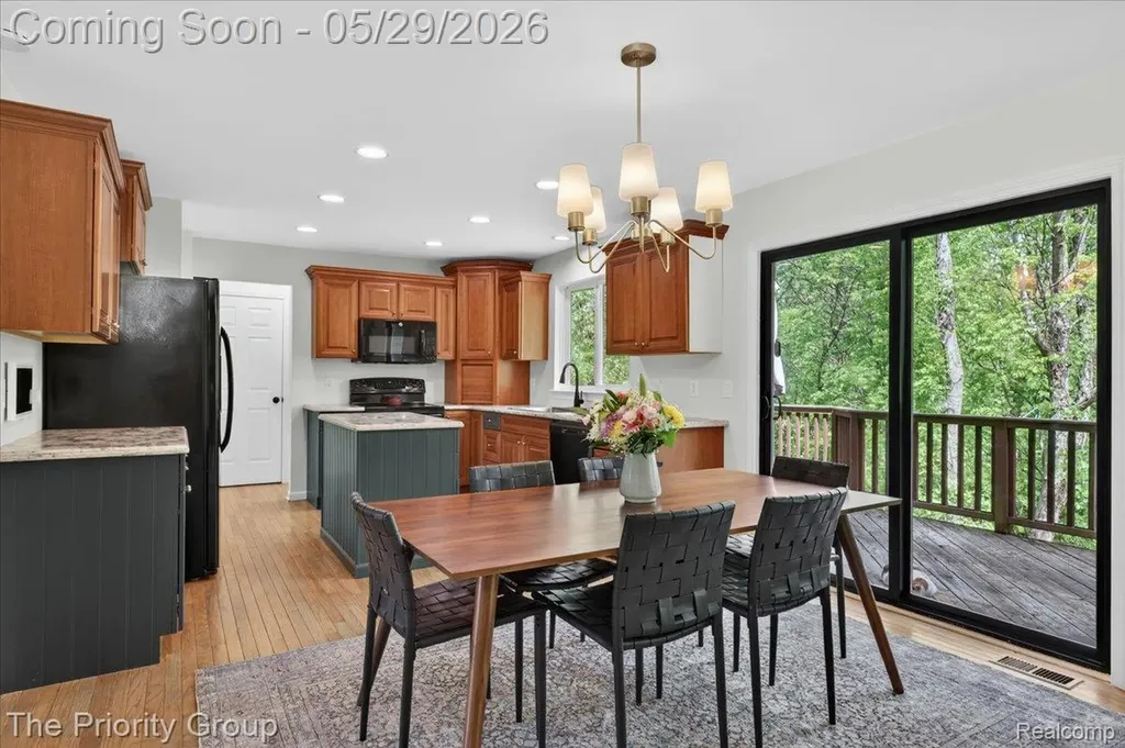 517 Deer Valley Road Holly Village MI 48442